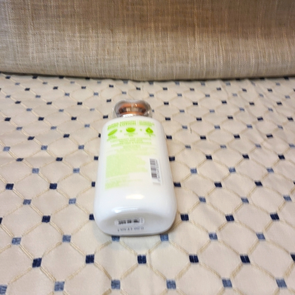 🆕️🍋🍈NWT White Citrus Body Lotion - Picture 3 of 6